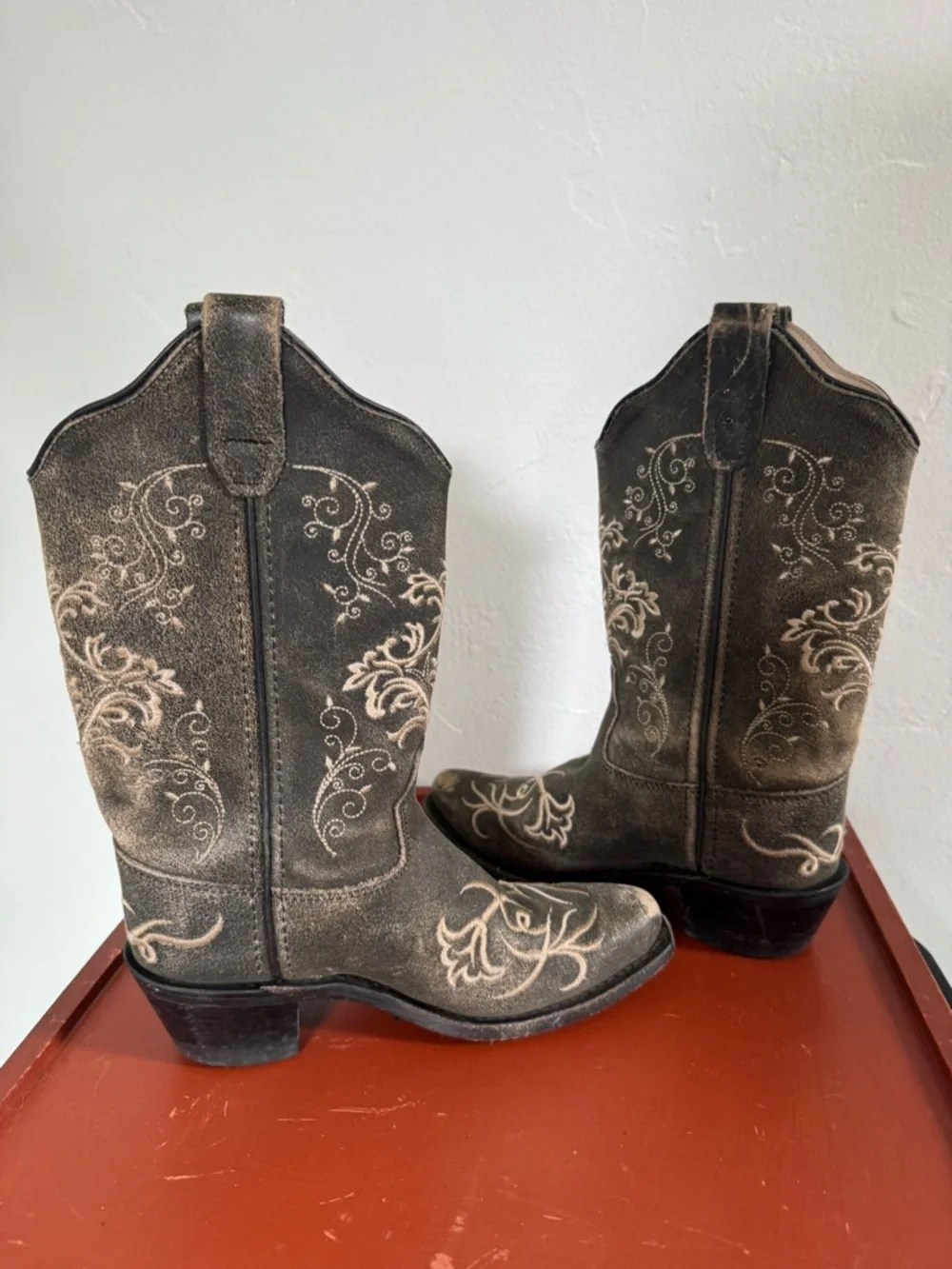 Old West Charcoal Snip Toe Western Boot Embroidered Distressed Pull On 1.0-D